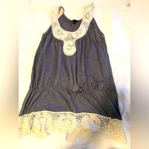 Banana Republic beautiful tank with drawstring waist and lace. Small D